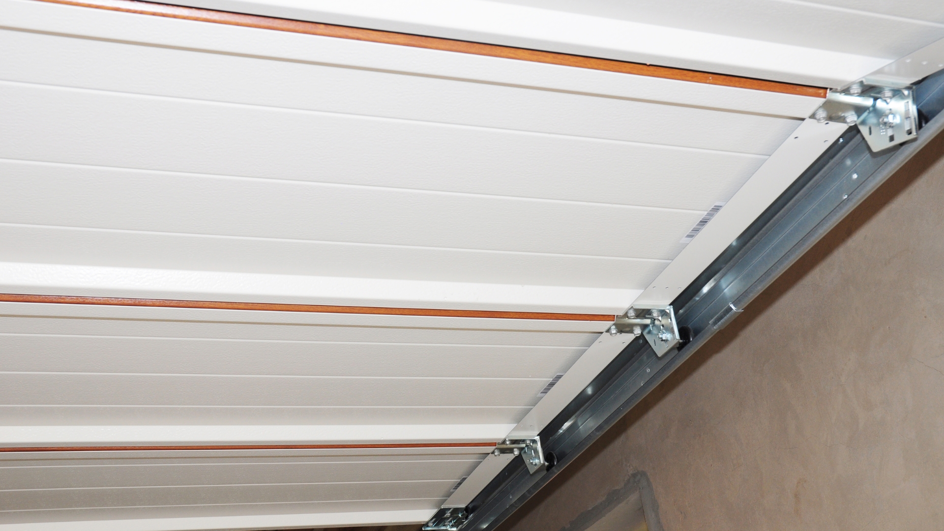 When to Replace the Garage Door