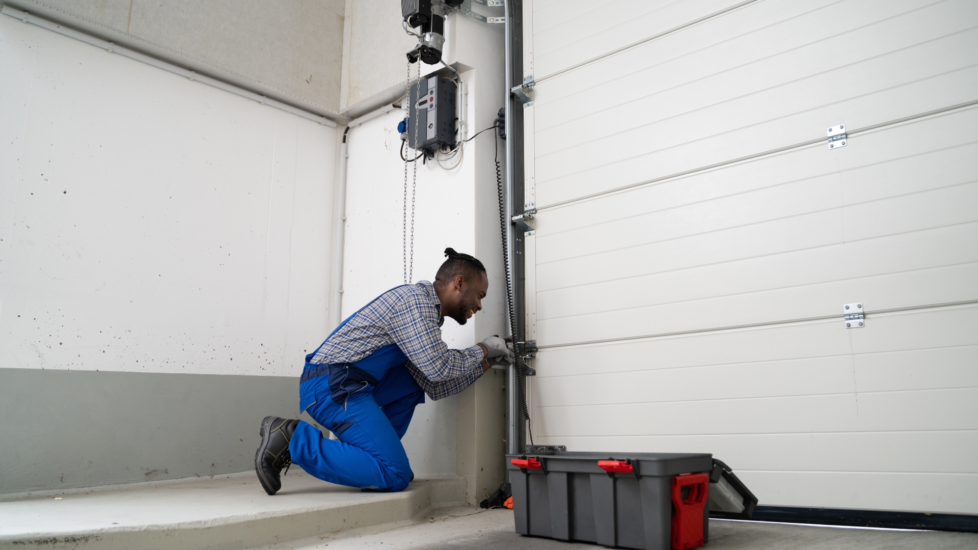 Common Signs the Garage Door Needs Servicing Sooner