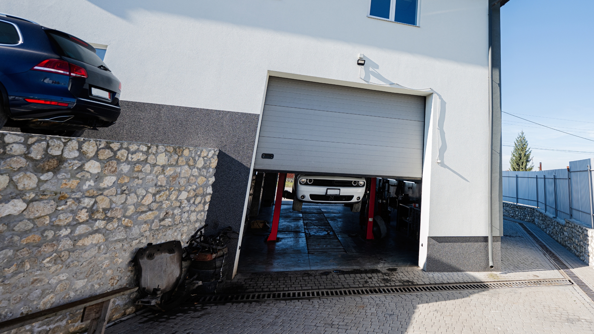 Common Weather-Related Garage Door Issues in Lake Macquarie